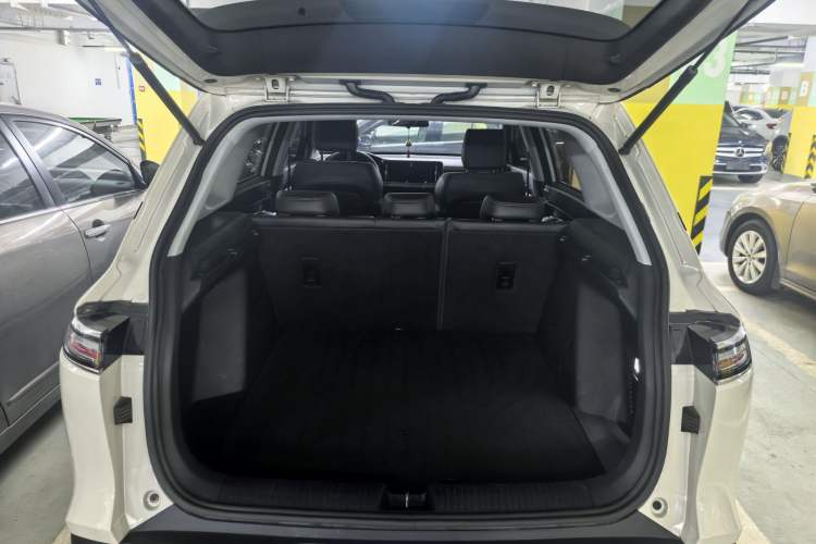 Used Wuling Xingyun 2023 2.0L DHT Flagship Edition Trunk