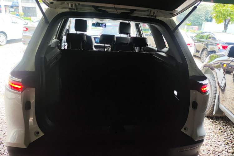 Used Wuling Xingyun 2023 2.0L DHT Flagship Edition Trunk