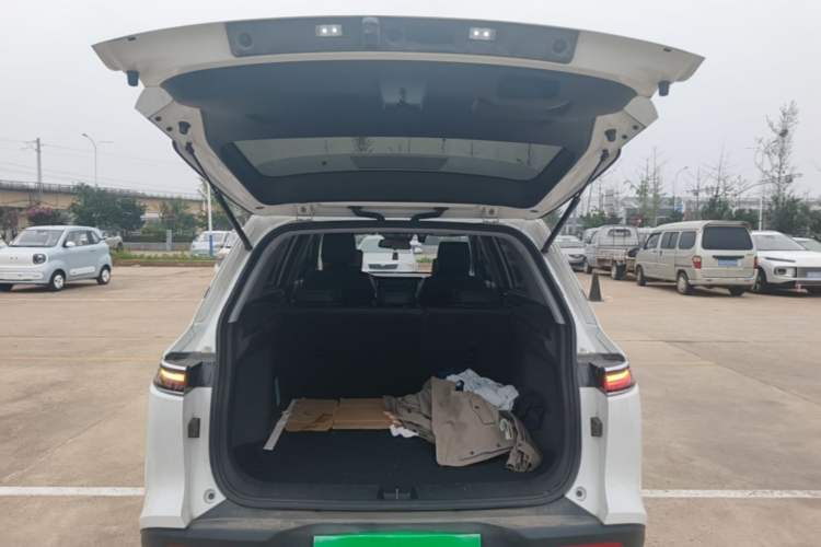 Used Wuling Xingyun 2023 2.0L DHT Flagship Edition Trunk