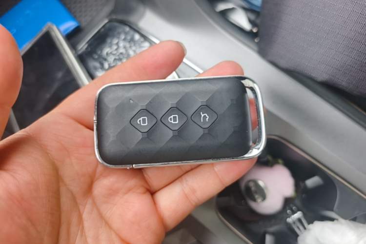 Used Wuling Xingyun 2023 2.0L DHT Flagship Edition Vehicle Key