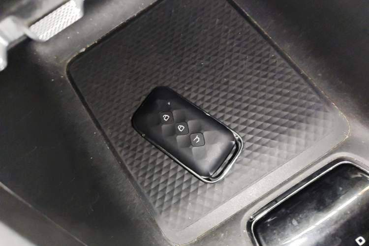Used Wuling Xingyun 2023 2.0L DHT Flagship Edition Vehicle Key