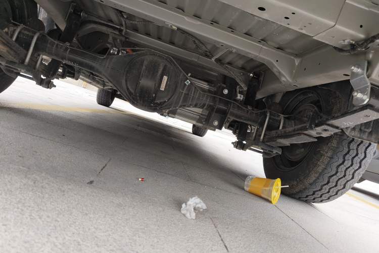 Used Wuling Yangguang 2024 300KM Comfort Version Passenger Van 75kW Chassis Rear