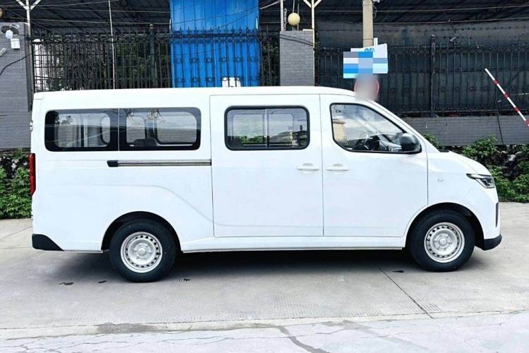 Used Wuling Yangguang 2024 300KM Comfort Version Passenger Van 75kW Exterior 5