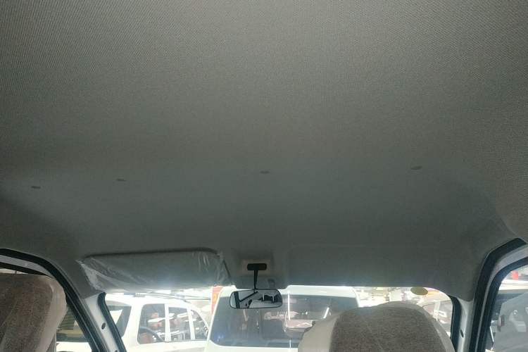 Used Wuling Yangguang 2024 300KM Comfort Version Passenger Van 75kW Headliner