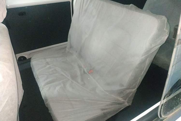 Used Wuling Yangguang 2024 300KM Comfort Version Passenger Van 75kW Interior 4