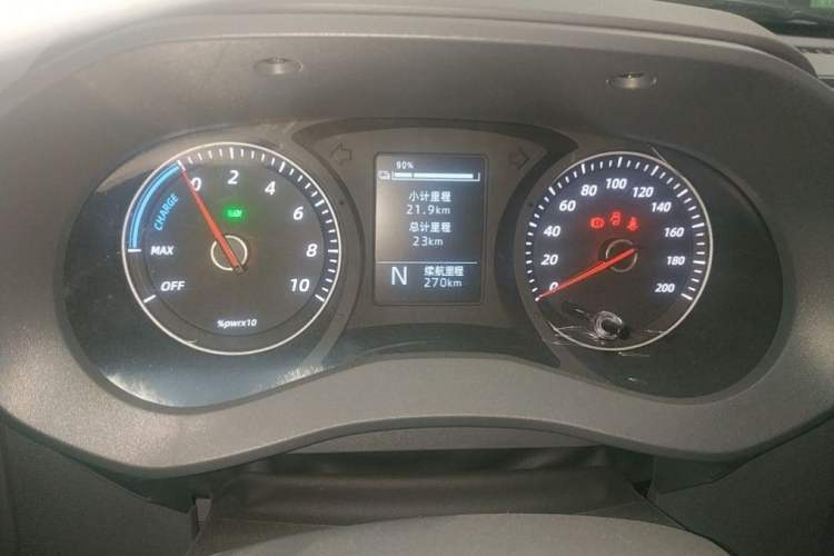 Used Wuling Yangguang 2024 300KM Comfort Version Passenger Van 75kW Odometer Close Up