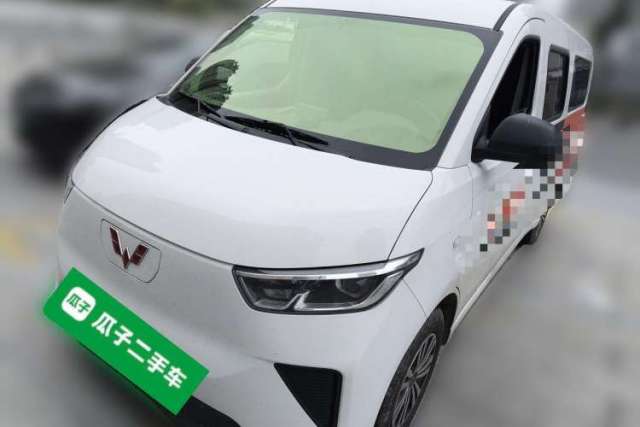 Used Wuling Yangguang 2024 300KM Comfort Version Passenger Van 75kW