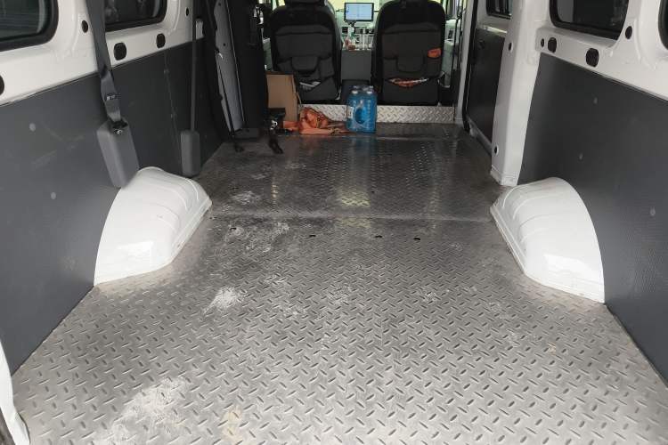 Used Wuling Yangguang 2024 300KM Comfort Version Passenger Van 75kW Trunk
