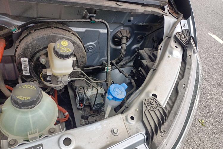 Used Wuling Yangguang 2024 300km Comfort-Grade Passenger Van 60kW Engine Bay Left