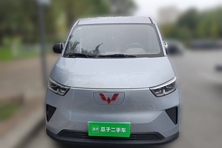 Used Wuling Yangguang 2024 300km Comfort-Grade Passenger Van 60kW Front