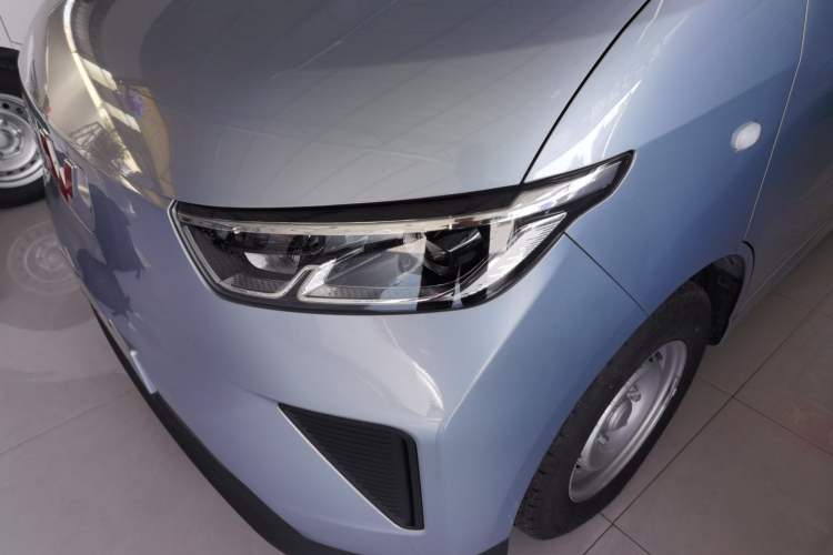 Used Wuling Yangguang 2024 300KM Comfort Version Passenger Van 75kW Left Front Headlight