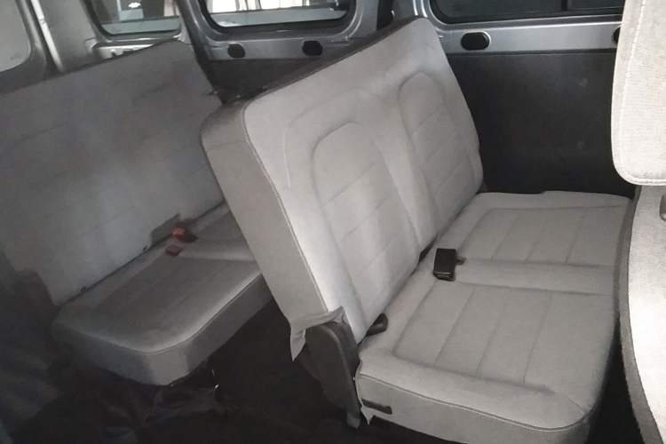 Used Wuling Yangguang 2024 300KM Comfort Version Passenger Van 75kW Left Rear Seat