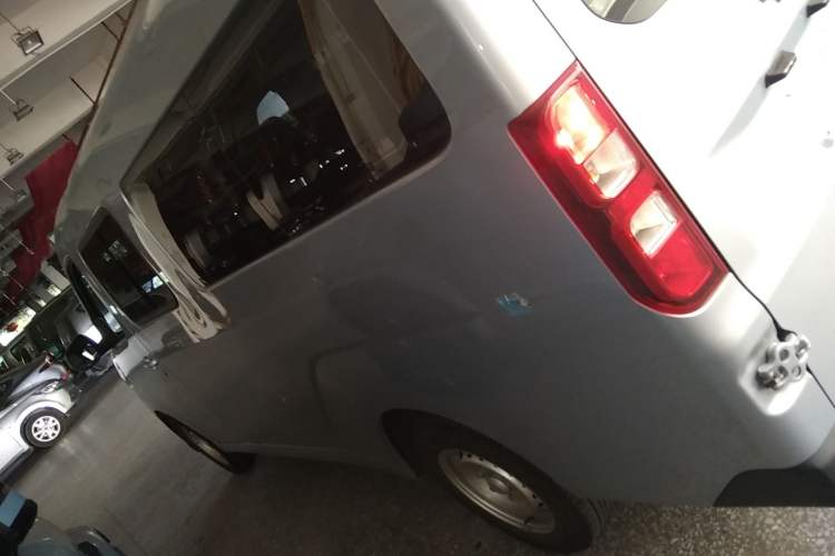 Used Wuling Yangguang 2024 300KM Comfort Version Passenger Van 75kW Left Side