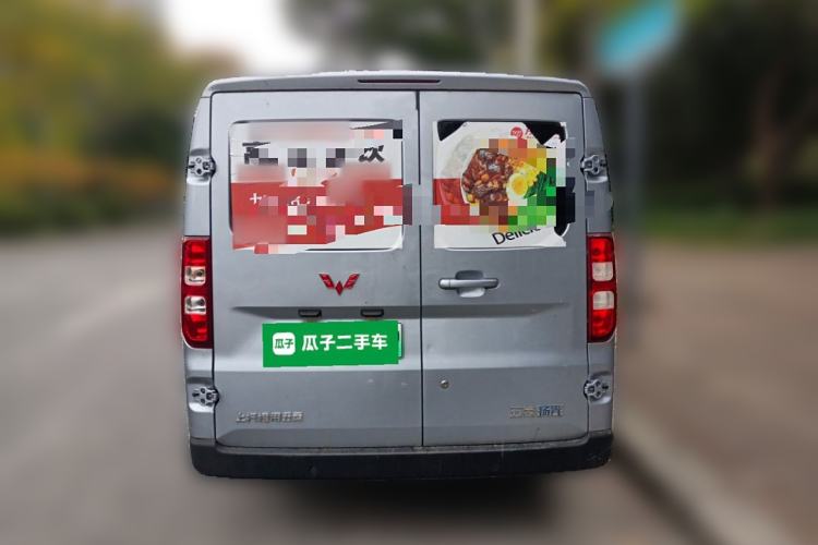 Used Wuling Yangguang 2024 300km Comfort-Grade Passenger Van 60kW Rear