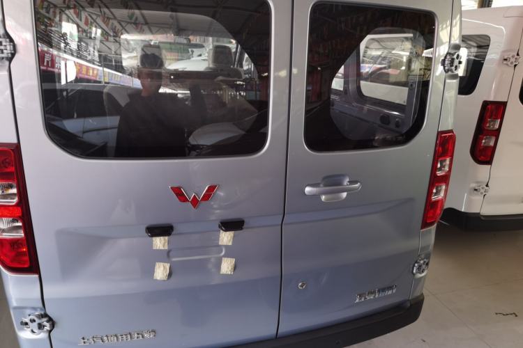 Used Wuling Yangguang 2024 300KM Comfort Version Passenger Van 75kW Rear