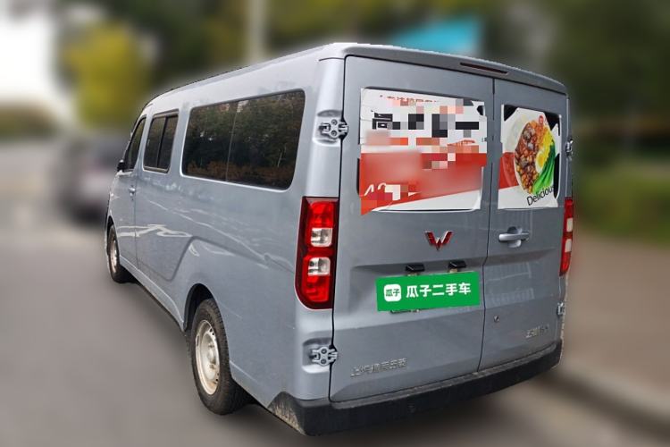 Used Wuling Yangguang 2024 300km Comfort-Grade Passenger Van 60kW Rear Left 45 Deg