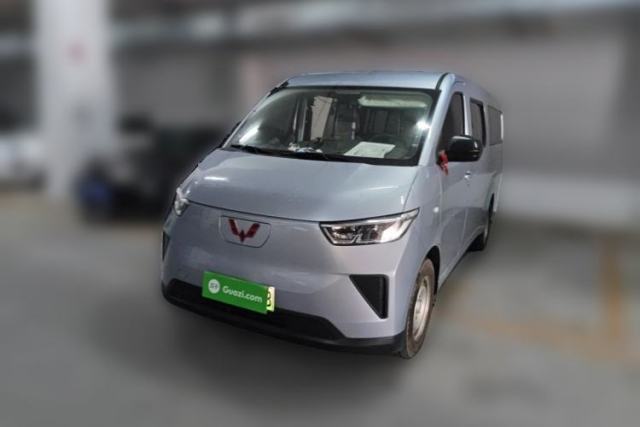 Used Wuling Yangguang 2024 300KM Comfort Version Passenger Van 75kW