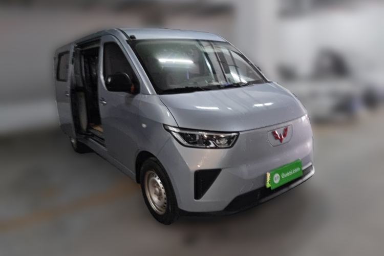 Used Wuling Yangguang 2024 300KM Comfort Version Passenger Van 75kW Front Right 45 Deg