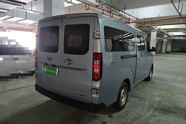 Used Wuling Yangguang 2024 300KM Comfort Version Passenger Van 75kW Rear Right 45 Deg