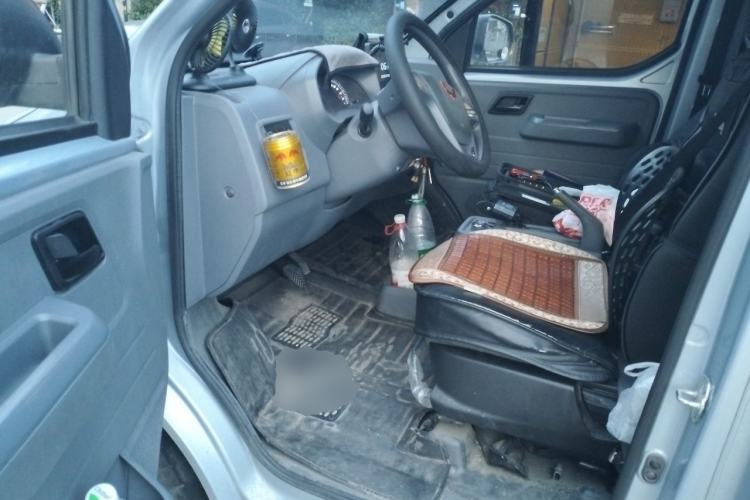 Used Wuling Yangguang 2024 300KM Comfort Version Passenger Van 75kW Driver Seat