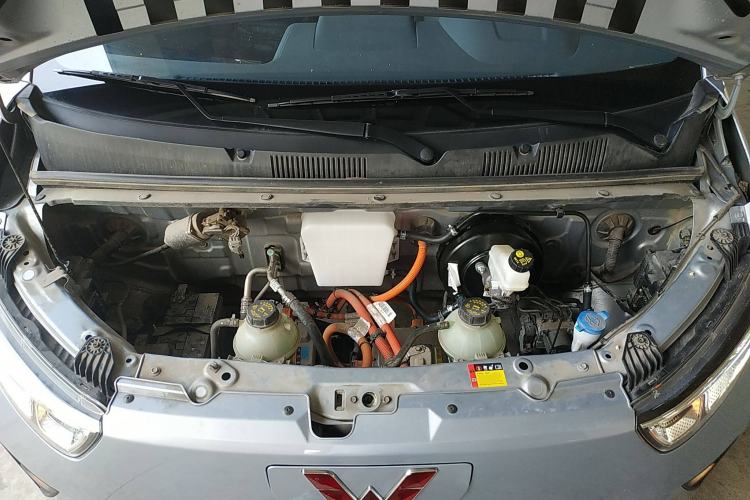 Used Wuling Yangguang 2024 300km Comfort Version with Sealed Windows 60kW Engine Bay