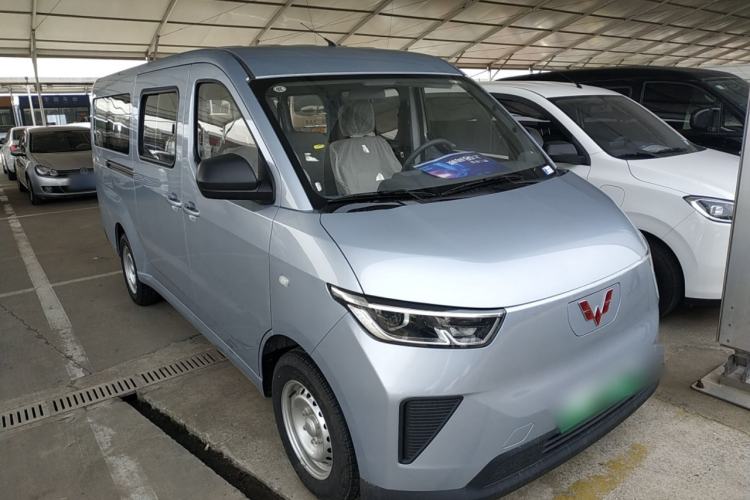 Used Wuling Yangguang 2024 300KM Comfort Version Passenger Van 75kW Exterior 1