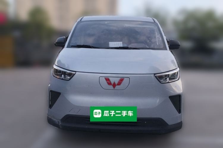 Used Wuling Yangguang 2024 300KM Comfort Version Passenger Van 75kW Exterior 1