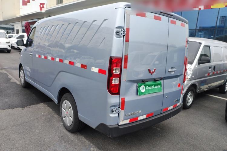 Used Wuling Yangguang 2024 300km Comfort Version with Sealed Windows 75kW Exterior 2