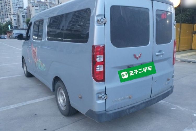 Used Wuling Yangguang 2024 300KM Comfort Version Passenger Van 75kW Exterior 3