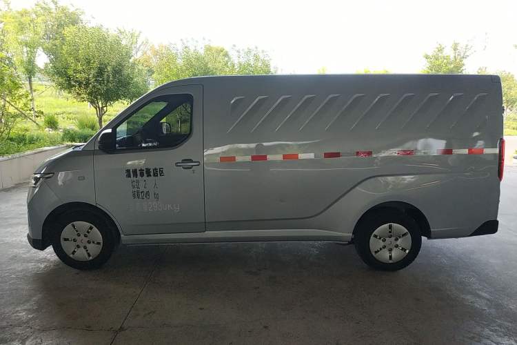 Used Wuling Yangguang 2024 300km Comfort Version with Sealed Windows 60kW Exterior 3