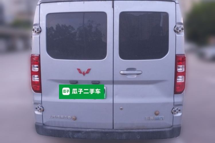 Used Wuling Yangguang 2024 300KM Comfort Version Passenger Van 75kW Exterior 4