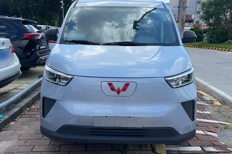Used Wuling Yangguang 2024 300KM Comfort Version Passenger Van 75kW Exterior 4