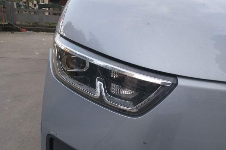 Used Wuling Yangguang 2024 300KM Comfort Version Passenger Van 75kW Exterior 6