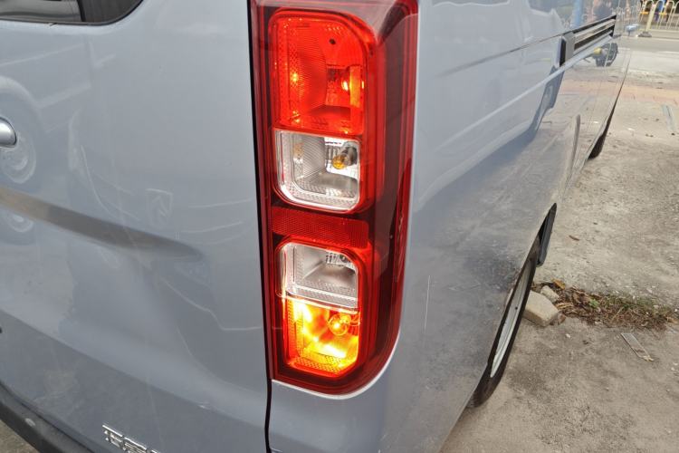 Used Wuling Yangguang 2024 300KM Comfort Version Passenger Van 75kW Exterior 6