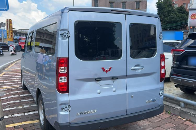 Used Wuling Yangguang 2024 300KM Comfort Version Passenger Van 75kW Exterior 9