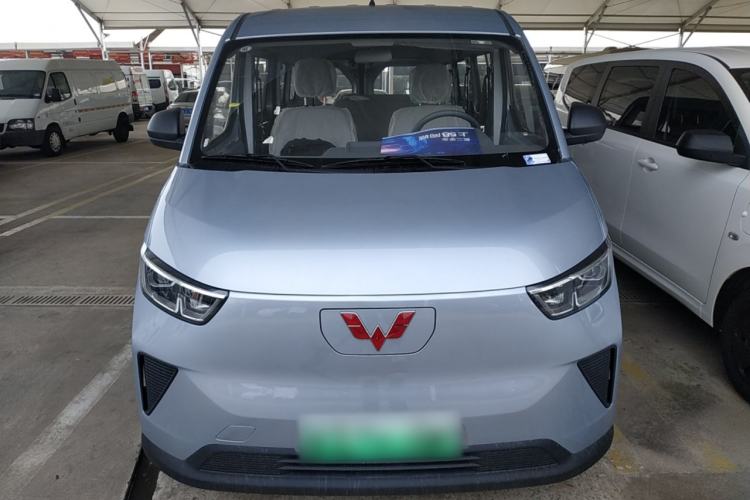 Used Wuling Yangguang 2024 300KM Comfort Version Passenger Van 75kW Front