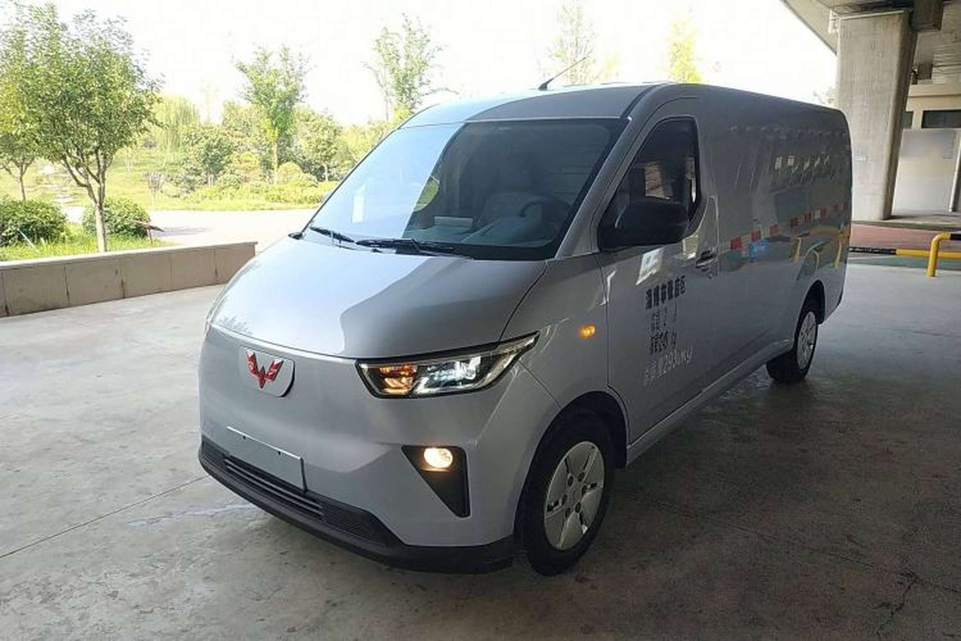 Used Wuling Yangguang 2024 300km Comfort Version with Sealed Windows 60kW Front Left 45 Deg