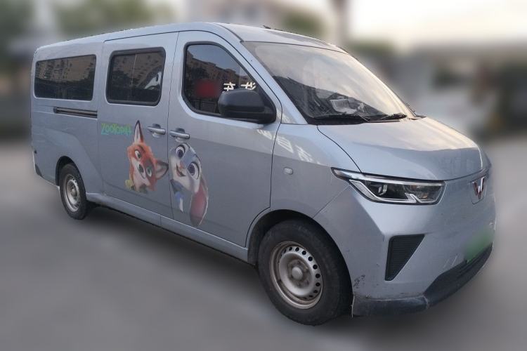 Used Wuling Yangguang 2024 300KM Comfort Version Passenger Van 75kW Front Right 45 Deg