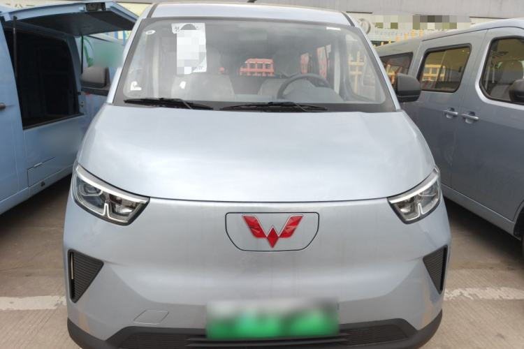 Used Wuling Yangguang 2024 300KM Comfort Version Passenger Van 75kW Front