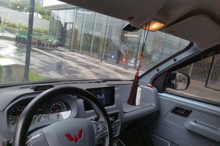 Used Wuling Yangguang 2024 300km Comfort Version with Sealed Windows 60kW Headliner