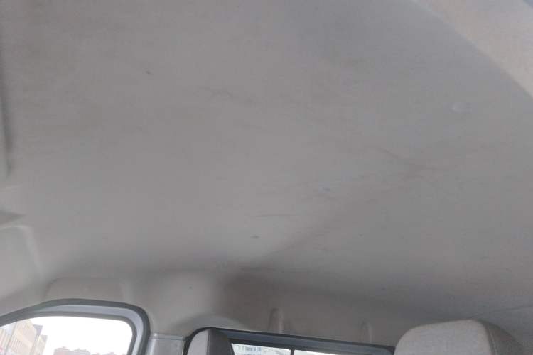Used Wuling Yangguang 2024 300KM Comfort Version Passenger Van 75kW Headliner