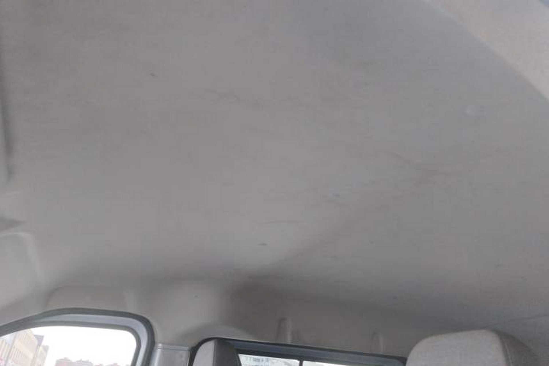Used Wuling Yangguang 2024 300KM Comfort Version Passenger Van 75kW Headliner