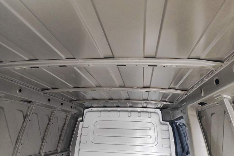 Used Wuling Yangguang 2024 300km Comfort Version with Sealed Windows 75kW Headliner