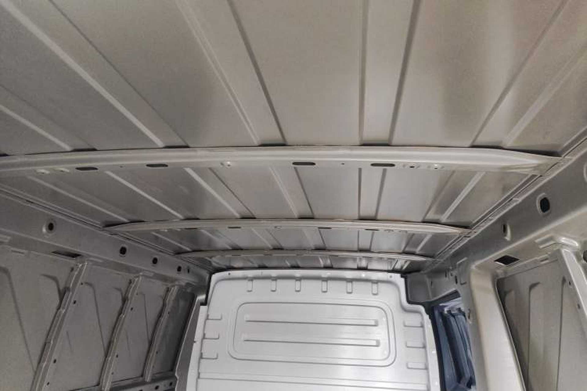 Used Wuling Yangguang 2024 300km Comfort Version with Sealed Windows 75kW Headliner