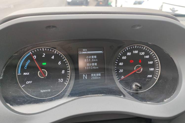 Used Wuling Yangguang 2024 300km Comfort Version with Sealed Windows 75kW Instrument Cluster