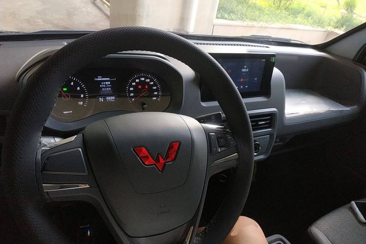 Used Wuling Yangguang 2024 300km Comfort Version with Sealed Windows 60kW Interior 2