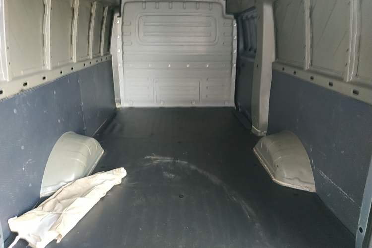 Used Wuling Yangguang 2024 300km Comfort Version with Sealed Windows 60kW Interior 4