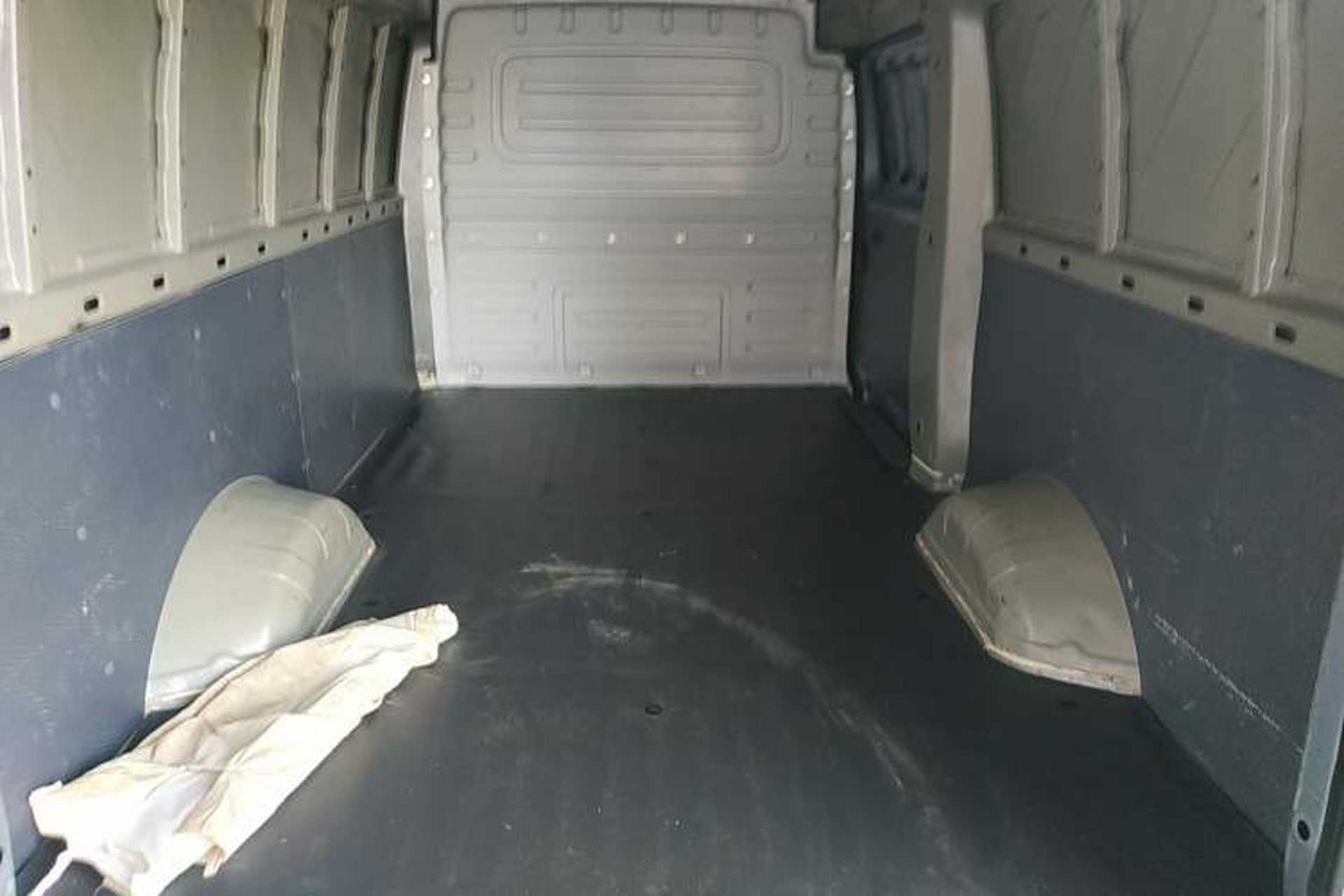 Used Wuling Yangguang 2024 300km Comfort Version with Sealed Windows 60kW Interior 4