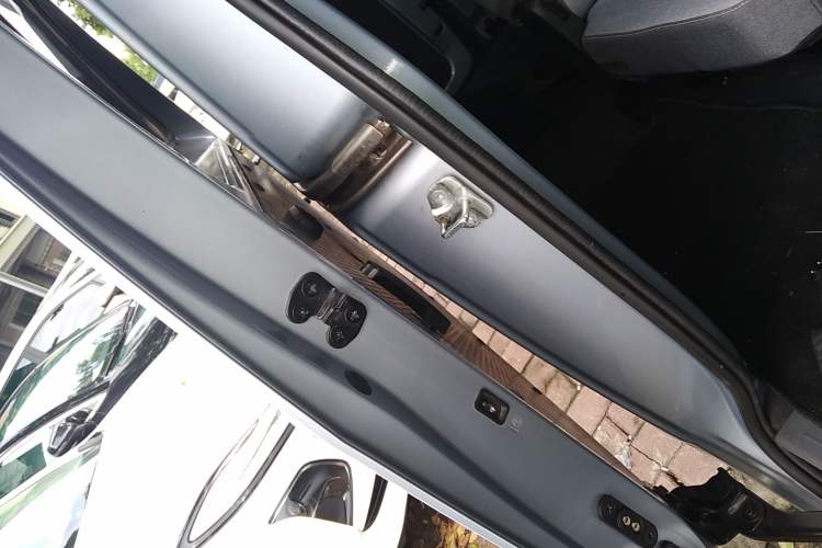 Used Wuling Yangguang 2024 300KM Comfort Version Passenger Van 75kW Interior 6