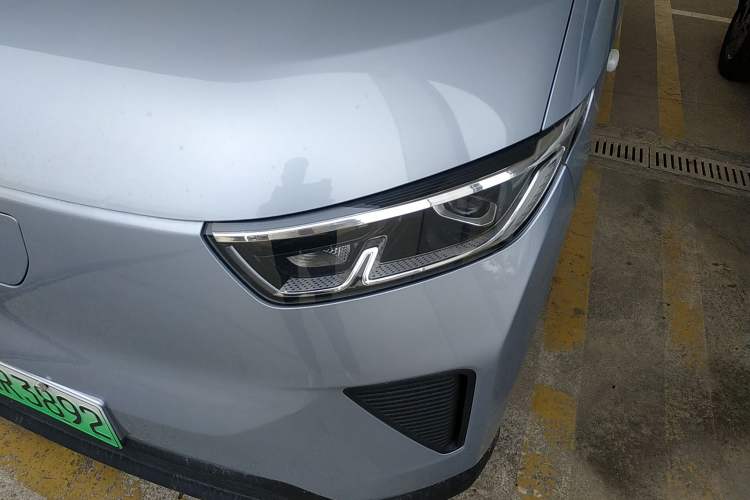 Used Wuling Yangguang 2024 300KM Comfort Version Passenger Van 75kW Left Front Headlight
